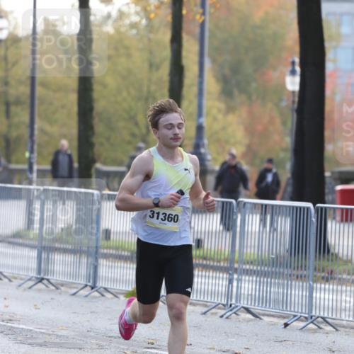 25.10.2026 - hella hamburg halbmarathon Antke Förster http://msf.ph/oto/10856278 25.10.2026 10:13:46 Lombardsbrücke 31360 meine-sportfotos.de
