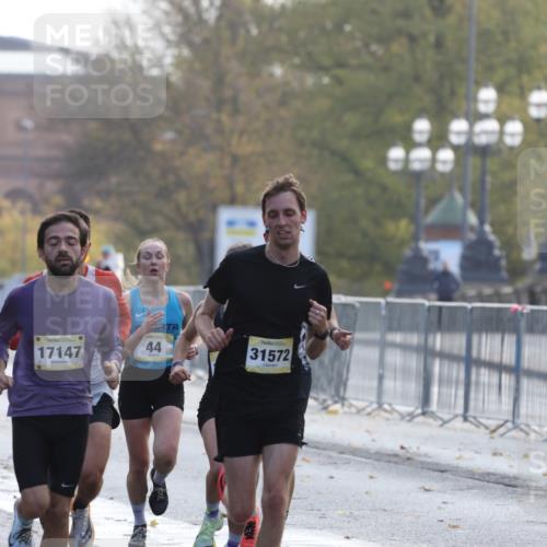 25.10.2026 - hella hamburg halbmarathon Antke Förster http://msf.ph/oto/10856322 25.10.2026 10:14:06 Lombardsbrücke 42, 31572, 17147, 19518, 13655, 44, 34844 meine-sportfotos.de
