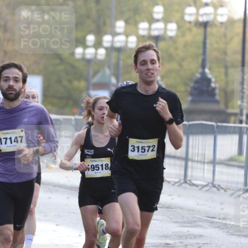 25.10.2026 - hella hamburg halbmarathon Antke Förster http://msf.ph/oto/10856327 25.10.2026 10:14:07 Lombardsbrücke 31572, 17147, 19518, 13655, 34844, 44 meine-sportfotos.de