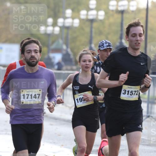 25.10.2026 - hella hamburg halbmarathon Antke Förster http://msf.ph/oto/10856331 25.10.2026 10:14:08 Lombardsbrücke 31572, 13655, 19518, 17147, 44, 34844 meine-sportfotos.de