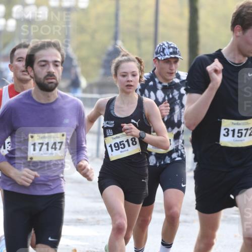 25.10.2026 - hella hamburg halbmarathon Antke Förster http://msf.ph/oto/10856333 25.10.2026 10:14:08 Lombardsbrücke 31572, 17147, 19518, 13655, 34844, 44 meine-sportfotos.de
