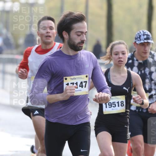 25.10.2026 - hella hamburg halbmarathon Antke Förster http://msf.ph/oto/10856336 25.10.2026 10:14:09 Lombardsbrücke 31572, 13655, 19518, 17147, 44, 34844 meine-sportfotos.de