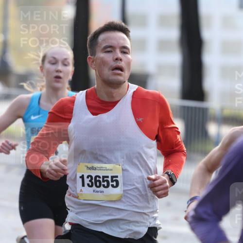 25.10.2026 - hella hamburg halbmarathon Antke Förster http://msf.ph/oto/10856341 25.10.2026 10:14:10 Lombardsbrücke 31572, 13655, 19518, 17147, 44, 34844 meine-sportfotos.de