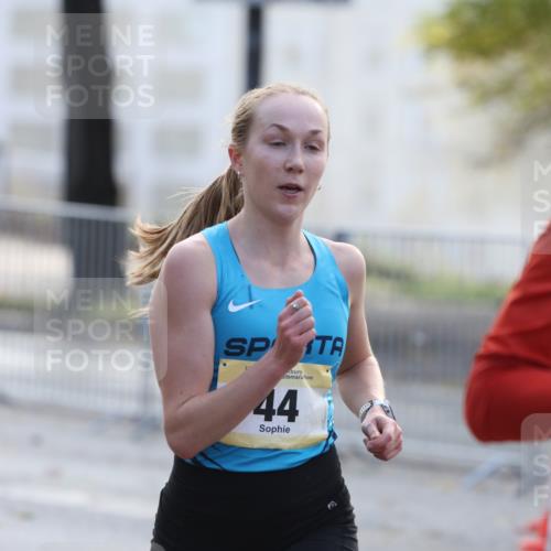 25.10.2026 - hella hamburg halbmarathon Antke Förster http://msf.ph/oto/10856345 25.10.2026 10:14:11 Lombardsbrücke 17147, 19518, 13655, 34844, 44, 23197 meine-sportfotos.de