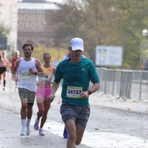 25.10.2026 - hella hamburg halbmarathon Antke Förster http://msf.ph/oto/10856364 25.10.2026 10:14:20 Lombardsbrücke 30471, 34723, 35120, 36396, 38 meine-sportfotos.de