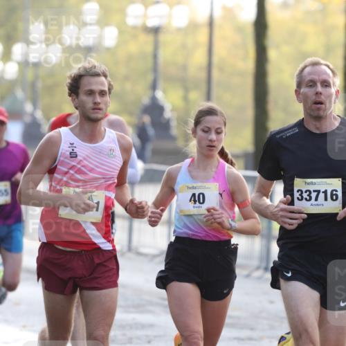 25.10.2026 - hella hamburg halbmarathon Antke Förster http://msf.ph/oto/10856401 25.10.2026 10:14:33 Lombardsbrücke 34396, 33716, 40, 35561, 30965, 11655, 16361, 35048 meine-sportfotos.de
