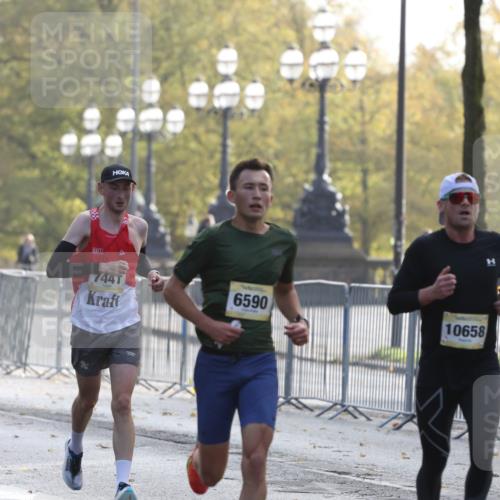 25.10.2026 - hella hamburg halbmarathon Antke Förster http://msf.ph/oto/10856422 25.10.2026 10:14:45 Lombardsbrücke 10658, 6590, 7441 meine-sportfotos.de