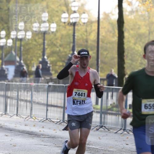 25.10.2026 - hella hamburg halbmarathon Antke Förster http://msf.ph/oto/10856429 25.10.2026 10:14:46 Lombardsbrücke 10658, 6590, 7441 meine-sportfotos.de