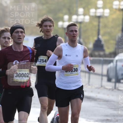 25.10.2026 - hella hamburg halbmarathon Antke Förster http://msf.ph/oto/10856452 25.10.2026 10:15:01 Lombardsbrücke 30002, 31330, 35254, 9804 meine-sportfotos.de