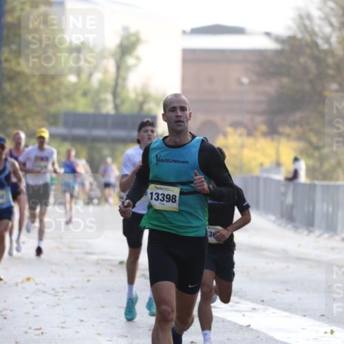 25.10.2026 - hella hamburg halbmarathon Antke Förster http://msf.ph/oto/10856458 25.10.2026 10:15:06 Lombardsbrücke 13398, 36367, 22899 meine-sportfotos.de