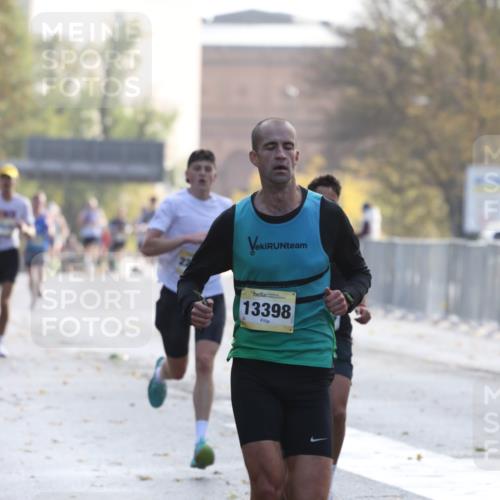 25.10.2026 - hella hamburg halbmarathon Antke Förster http://msf.ph/oto/10856461 25.10.2026 10:15:06 Lombardsbrücke 13398, 36367, 22899 meine-sportfotos.de
