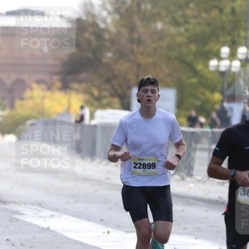 25.10.2026 - hella hamburg halbmarathon Antke Förster http://msf.ph/oto/10856474 25.10.2026 10:15:09 Lombardsbrücke 13398, 36367, 22899, 6342 meine-sportfotos.de
