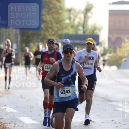 25.10.2026 - hella hamburg halbmarathon Antke Förster http://msf.ph/oto/10856479 25.10.2026 10:15:12 Lombardsbrücke 22899, 6342, 22628, 3388, 33610, 34314, 34758 meine-sportfotos.de