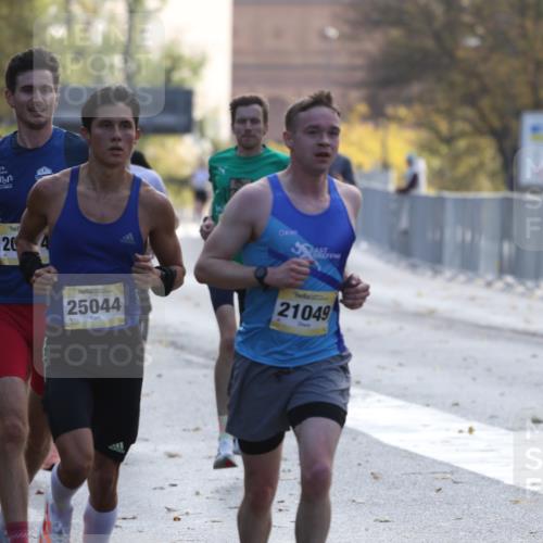 25.10.2026 - hella hamburg halbmarathon Antke Förster http://msf.ph/oto/10856508 25.10.2026 10:15:23 Lombardsbrücke 21049, 20014, 25044, 10760, 10985, 3745 meine-sportfotos.de