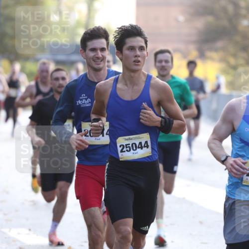 25.10.2026 - hella hamburg halbmarathon Antke Förster http://msf.ph/oto/10856511 25.10.2026 10:15:24 Lombardsbrücke 21049, 20014, 25044, 10985, 10760, 3745, 21386, 32091 meine-sportfotos.de