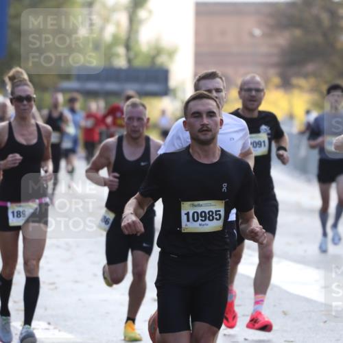 25.10.2026 - hella hamburg halbmarathon Antke Förster http://msf.ph/oto/10856520 25.10.2026 10:15:26 Lombardsbrücke 20014, 25044, 10760, 10985, 3745, 21386, 32091, 18941 meine-sportfotos.de