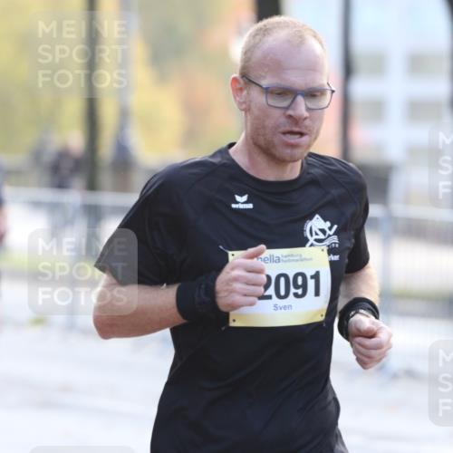 25.10.2026 - hella hamburg halbmarathon Antke Förster http://msf.ph/oto/10856535 25.10.2026 10:15:31 Lombardsbrücke 21386, 32091, 18941, 32679 meine-sportfotos.de