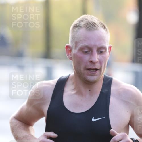 25.10.2026 - hella hamburg halbmarathon Antke Förster http://msf.ph/oto/10856539 25.10.2026 10:15:31 Lombardsbrücke 21386, 32091, 18941, 32679 meine-sportfotos.de