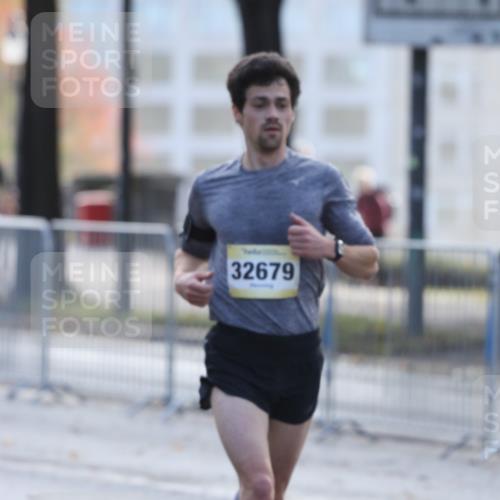 25.10.2026 - hella hamburg halbmarathon Antke Förster http://msf.ph/oto/10856541 25.10.2026 10:15:32 Lombardsbrücke 18941, 32679, 19706, 35367 meine-sportfotos.de