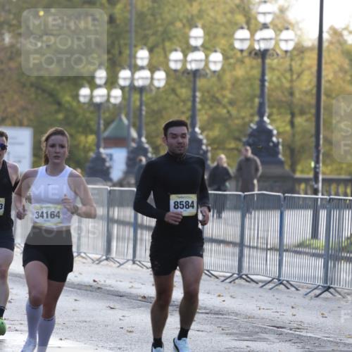 25.10.2026 - hella hamburg halbmarathon Antke Förster http://msf.ph/oto/10856606 25.10.2026 10:15:53 Lombardsbrücke 35621, 34164, 8584, 36463 meine-sportfotos.de