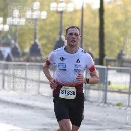 25.10.2026 - hella hamburg halbmarathon Antke Förster http://msf.ph/oto/10856630 25.10.2026 10:16:00 Lombardsbrücke 31336 meine-sportfotos.de