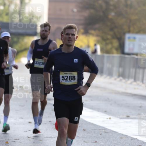 25.10.2026 - hella hamburg halbmarathon Antke Förster http://msf.ph/oto/10856637 25.10.2026 10:16:08 Lombardsbrücke 5288, 35023, 9582, 24696, 31468, 33230, 10912 meine-sportfotos.de