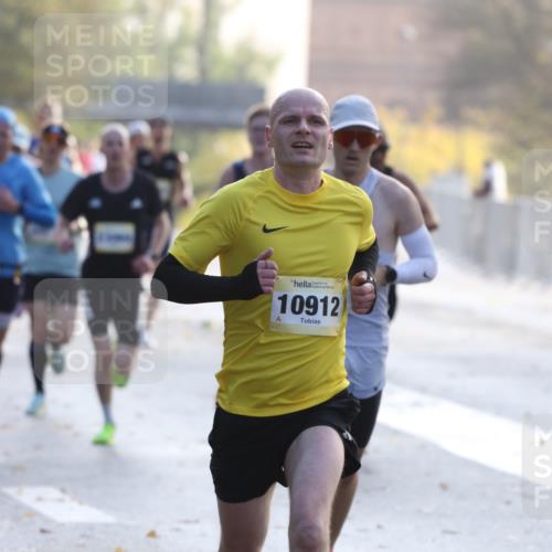 25.10.2026 - hella hamburg halbmarathon Antke Förster http://msf.ph/oto/10856657 25.10.2026 10:16:13 Lombardsbrücke 24696, 33230, 31468, 10912, 11167, 15794, 21590, 23060, 24382 meine-sportfotos.de