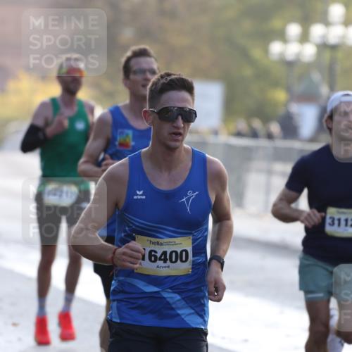 25.10.2026 - hella hamburg halbmarathon Antke Förster http://msf.ph/oto/10856681 25.10.2026 10:16:22 Lombardsbrücke 16400, 33304, 33293, 30492, 31125, 22217 meine-sportfotos.de