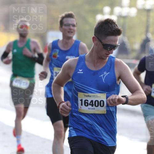 25.10.2026 - hella hamburg halbmarathon Antke Förster http://msf.ph/oto/10856684 25.10.2026 10:16:22 Lombardsbrücke 16400, 33304, 33293, 31125, 30492, 22217 meine-sportfotos.de