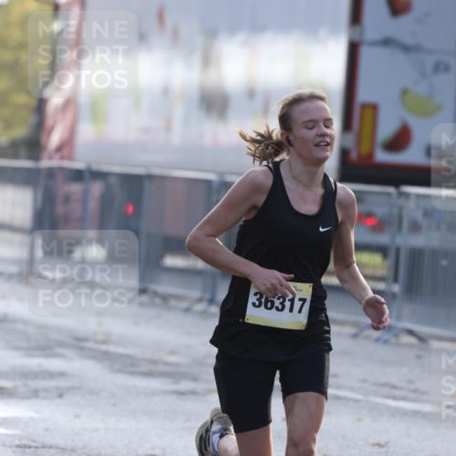 25.10.2026 - hella hamburg halbmarathon Antke Förster http://msf.ph/oto/10856706 25.10.2026 10:16:32 Lombardsbrücke 23456, 36317 meine-sportfotos.de