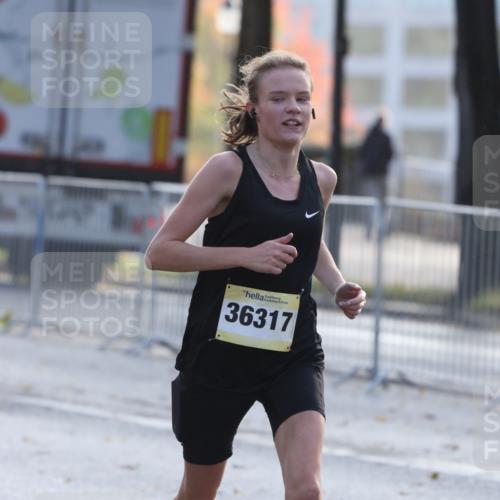 25.10.2026 - hella hamburg halbmarathon Antke Förster http://msf.ph/oto/10856708 25.10.2026 10:16:33 Lombardsbrücke 36317 meine-sportfotos.de