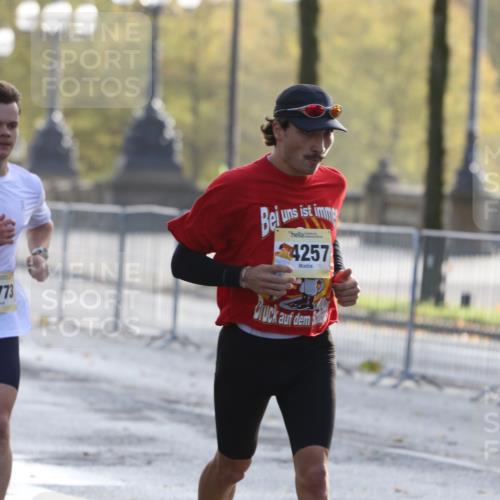 25.10.2026 - hella hamburg halbmarathon Antke Förster http://msf.ph/oto/10856715 25.10.2026 10:16:39 Lombardsbrücke 19773, 9713 meine-sportfotos.de