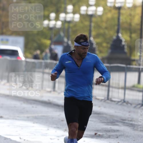 25.10.2026 - hella hamburg halbmarathon Antke Förster http://msf.ph/oto/10856735 25.10.2026 10:16:46 Lombardsbrücke 36425, 3452, 35675 meine-sportfotos.de