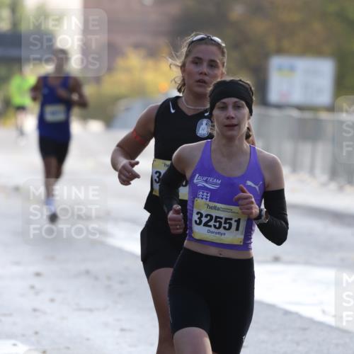 25.10.2026 - hella hamburg halbmarathon Antke Förster http://msf.ph/oto/10856756 25.10.2026 10:16:52 Lombardsbrücke 35675, 36108, 32551 meine-sportfotos.de