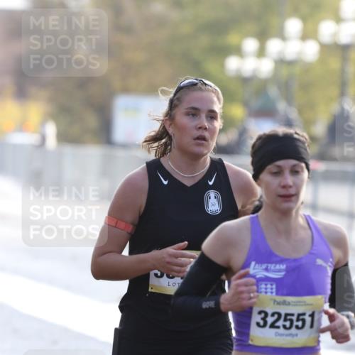 25.10.2026 - hella hamburg halbmarathon Antke Förster http://msf.ph/oto/10856759 25.10.2026 10:16:53 Lombardsbrücke 32551, 36108, 19917, 1079 meine-sportfotos.de