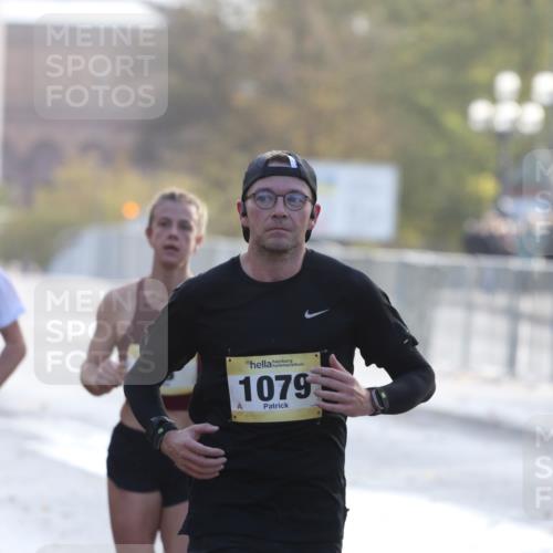 25.10.2026 - hella hamburg halbmarathon Antke Förster http://msf.ph/oto/10856771 25.10.2026 10:16:59 Lombardsbrücke 1079, 19917, 48, 9730, 1261 meine-sportfotos.de