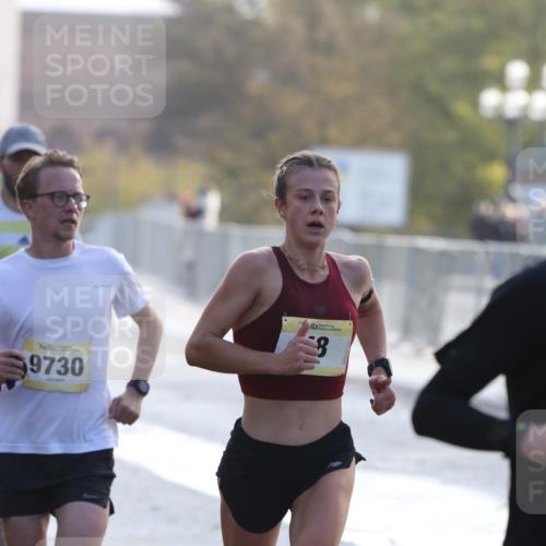 25.10.2026 - hella hamburg halbmarathon Antke Förster http://msf.ph/oto/10856776 25.10.2026 10:17:00 Lombardsbrücke 1079, 19917, 48, 9730, 1261 meine-sportfotos.de