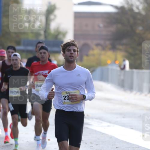 25.10.2026 - hella hamburg halbmarathon Antke Förster http://msf.ph/oto/10856820 25.10.2026 10:17:17 Lombardsbrücke 13755, 2154, 2321, 23702, 35458, 35301, 35096, 32845 meine-sportfotos.de