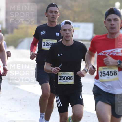 25.10.2026 - hella hamburg halbmarathon Antke Förster http://msf.ph/oto/10856836 25.10.2026 10:17:21 Lombardsbrücke 35458, 35301, 35096, 32845, 3296, 35439, 12292, 34853 meine-sportfotos.de