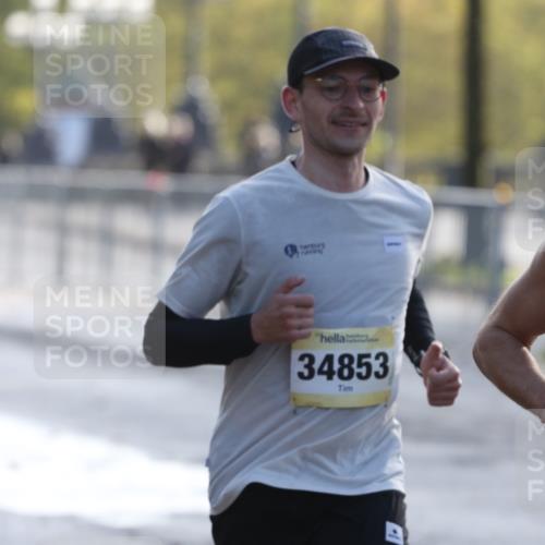 25.10.2026 - hella hamburg halbmarathon Antke Förster http://msf.ph/oto/10856853 25.10.2026 10:17:26 Lombardsbrücke 12292, 34853, 11507 meine-sportfotos.de
