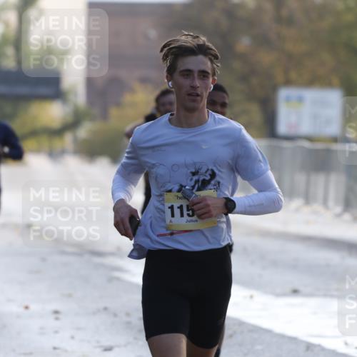 25.10.2026 - hella hamburg halbmarathon Antke Förster http://msf.ph/oto/10856856 25.10.2026 10:17:31 Lombardsbrücke 11507, 33421, 30672, 7855 meine-sportfotos.de