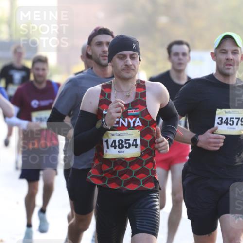 25.10.2026 - hella hamburg halbmarathon Antke Förster http://msf.ph/oto/10856895 25.10.2026 10:17:46 Lombardsbrücke 25212, 14854, 12469, 34579, 33257, 30495, 30931, 16135, 16136, 35658, 35259, 32527, 5776, 2658, 31915, 34887, 9842, 7772 meine-sportfotos.de