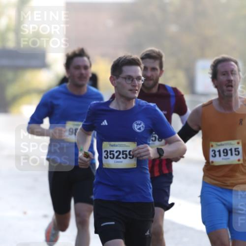 25.10.2026 - hella hamburg halbmarathon Antke Förster http://msf.ph/oto/10856903 25.10.2026 10:17:48 Lombardsbrücke 16136, 16135, 35658, 35259, 32527, 5776, 2658, 31915, 34887, 9842, 7772, 7773, 35314 meine-sportfotos.de