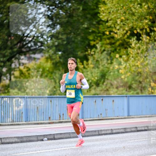 25.10.2026 - hella hamburg halbmarathon Dr. Thomas Lammeyer http://msf.ph/oto/11052011 25.10.2026 10:09:35 Kennedybrücke 30 meine-sportfotos.de