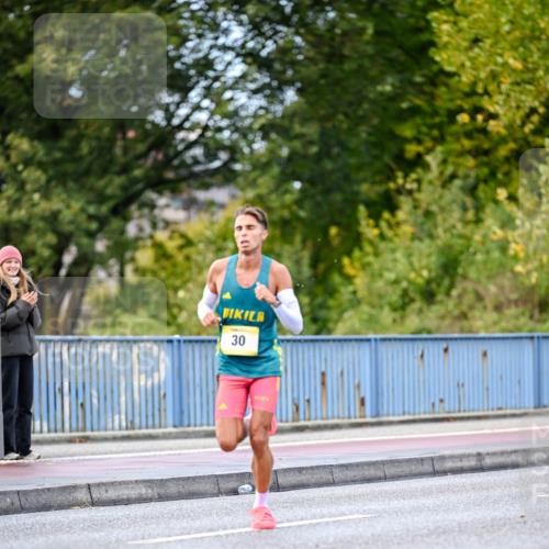 25.10.2026 - hella hamburg halbmarathon Dr. Thomas Lammeyer http://msf.ph/oto/11052015 25.10.2026 10:09:35 Kennedybrücke 30 meine-sportfotos.de