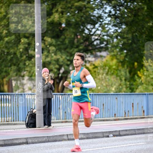 25.10.2026 - hella hamburg halbmarathon Dr. Thomas Lammeyer http://msf.ph/oto/11052019 25.10.2026 10:09:35 Kennedybrücke 30 meine-sportfotos.de
