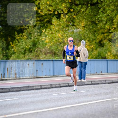 25.10.2026 - hella hamburg halbmarathon Dr. Thomas Lammeyer http://msf.ph/oto/11052062 25.10.2026 10:09:48 Kennedybrücke 15 meine-sportfotos.de