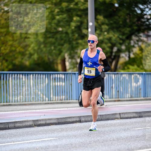 25.10.2026 - hella hamburg halbmarathon Dr. Thomas Lammeyer http://msf.ph/oto/11052089 25.10.2026 10:09:50 Kennedybrücke 15 meine-sportfotos.de