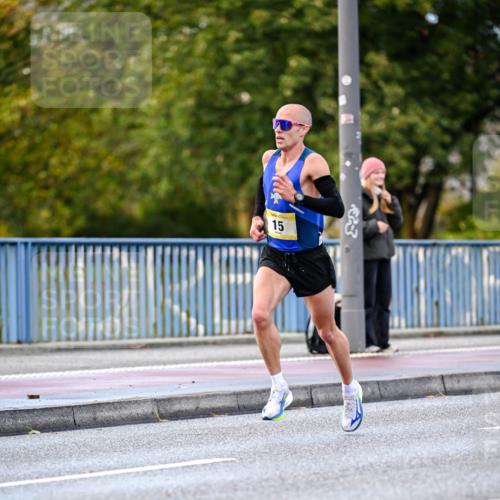 25.10.2026 - hella hamburg halbmarathon Dr. Thomas Lammeyer http://msf.ph/oto/11052092 25.10.2026 10:09:50 Kennedybrücke 15 meine-sportfotos.de