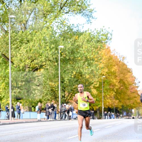 25.10.2026 - hella hamburg halbmarathon Dr. Thomas Lammeyer http://msf.ph/oto/11052271 25.10.2026 10:11:24 Kennedybrücke 12 meine-sportfotos.de